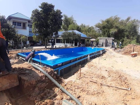 เติมน้ำลงสระว่ายน้ำ เติมน้ำลงสระว่ายน้ำ